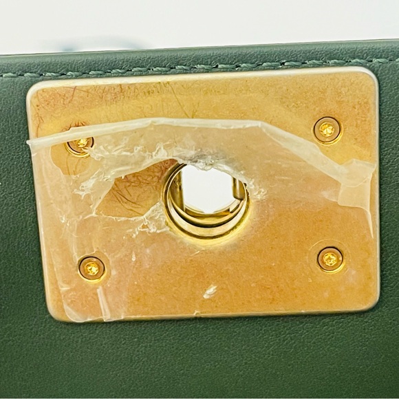 ❤️Used Chanel Boy 10 Chevron lamp skin, color green with gold hardware - Picture 12 of 16